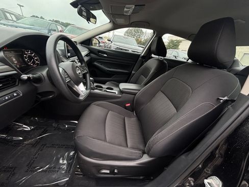 Used 2025 Nissan Altima 2.5 SV FWD image 28