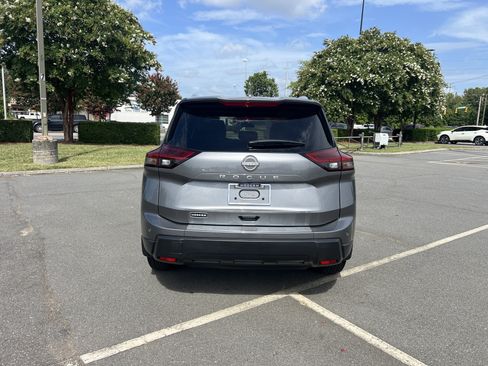 Certified 2025 Nissan Rogue SV w/ SV Premium Package FWD image 6