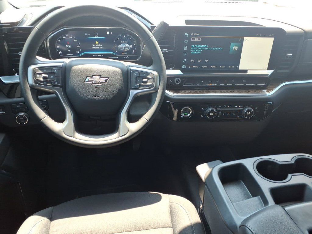 Used 2023 Chevrolet Silverado 1500 RST w/ Rally Edition AWD/4WD image 14
