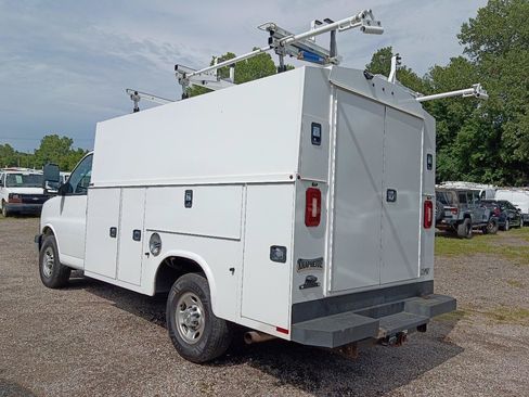 Used 2023 Chevrolet Express 3500 w/ Power Convenience Package RWD image 7