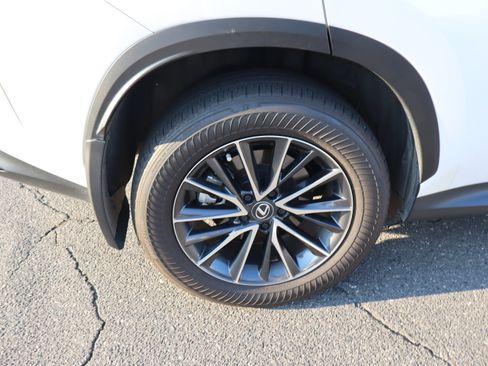 Used 2024 Lexus NX 250 FWD w/ Towing Package (2000 Lbs) image 37