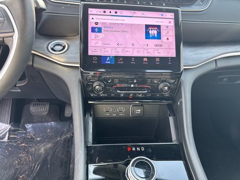 Certified 2024 Jeep Grand Cherokee Limited image 25