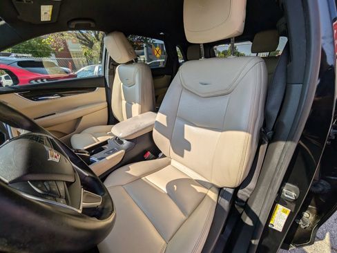 Used 2017 Cadillac XT5 FWD image 16