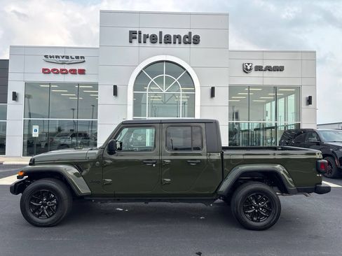 Used 2022 Jeep Gladiator Sport AWD/4WD image 2