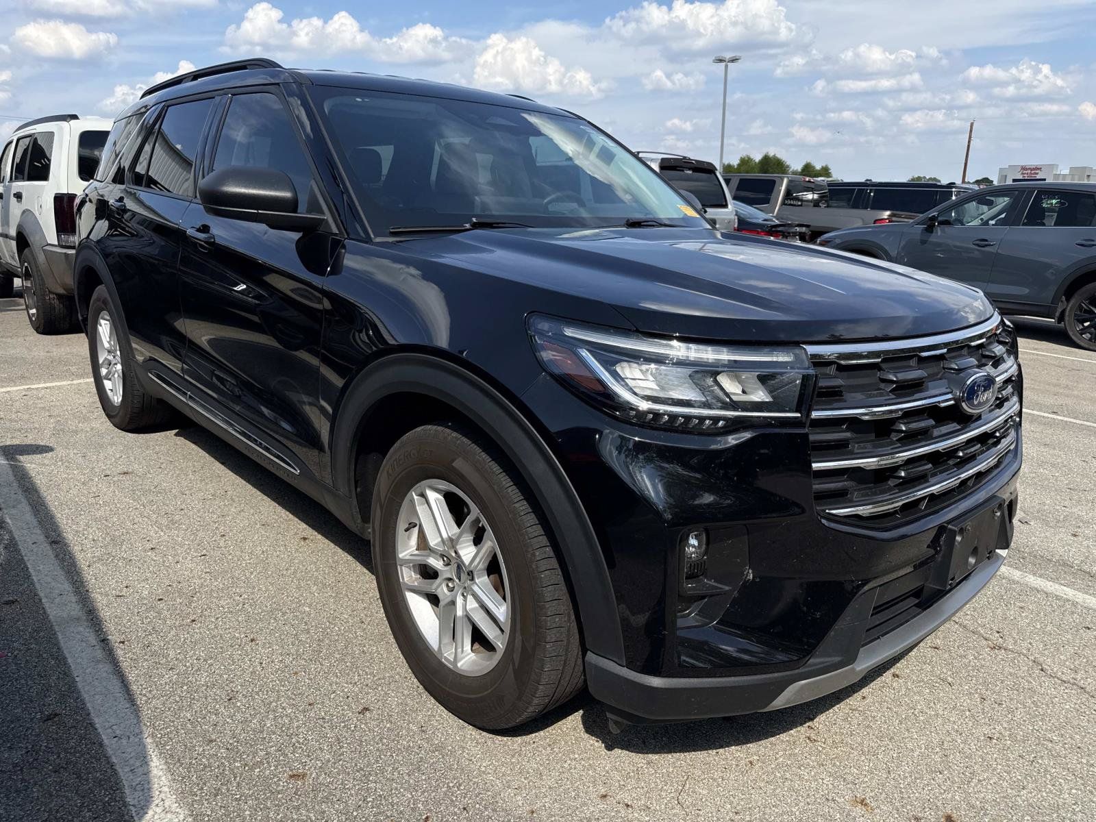Used 2025 Ford Explorer Active w/ Active Comfort Package RWD image 1