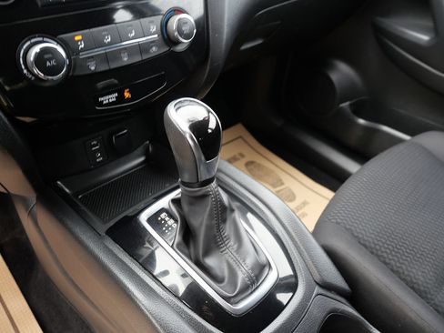 Used 2018 Nissan Rogue Sport S image 15