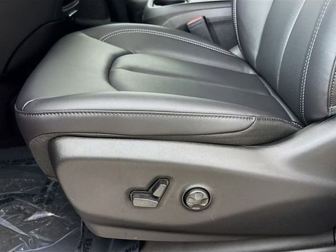 New 2026 Chrysler Pacifica Select w/ S Appearance Package image 18