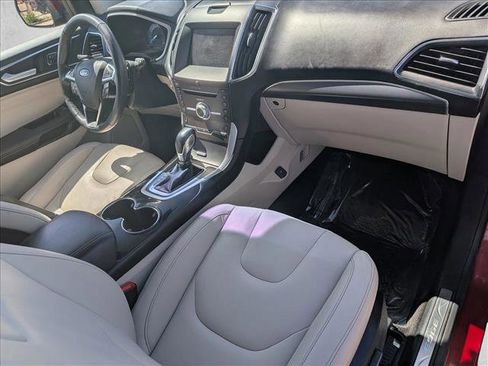 Used 2018 Ford Edge Titanium w/ Technology Package image 22