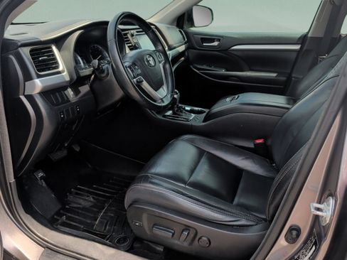 Used 2016 Toyota Highlander XLE AWD/4WD image 29