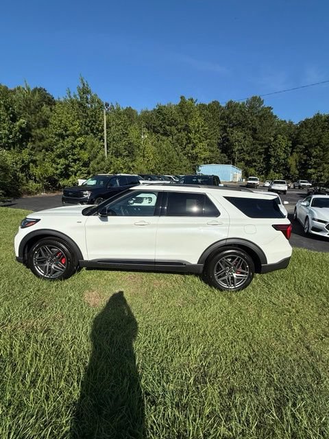 New 2026 Ford Explorer ST-Line w/ ST-Line Street Pack RWD image 1