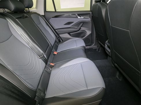 New 2025 Volkswagen Tiguan SE image 17