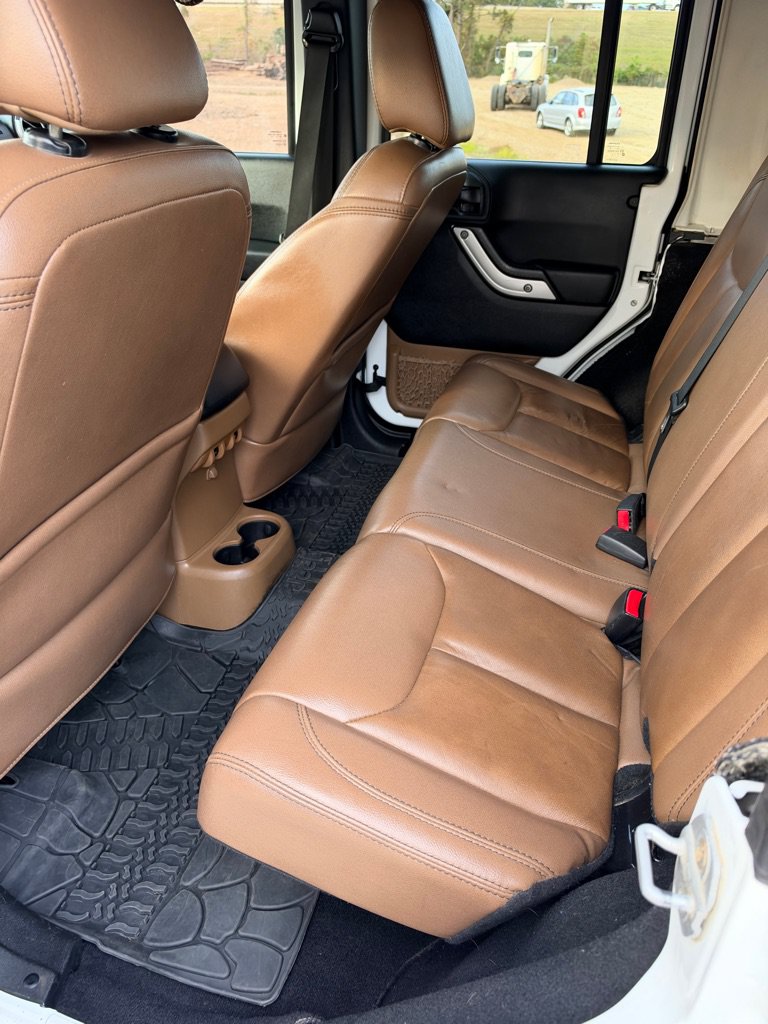 Used 2013 Jeep Wrangler Unlimited Sahara w/ Dual Top Group AWD/4WD image 7