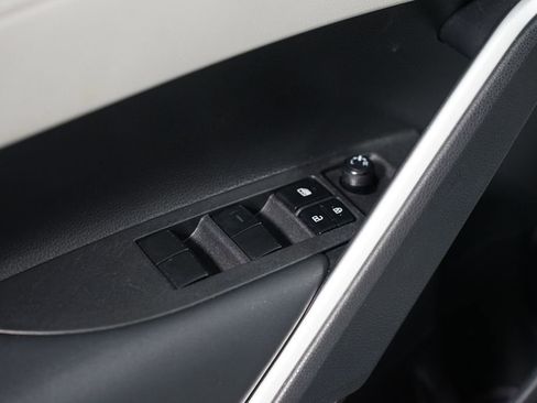 Certified 2025 Toyota Corolla Cross L image 28