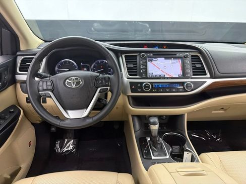 Used 2019 Toyota Highlander Limited AWD/4WD image 7