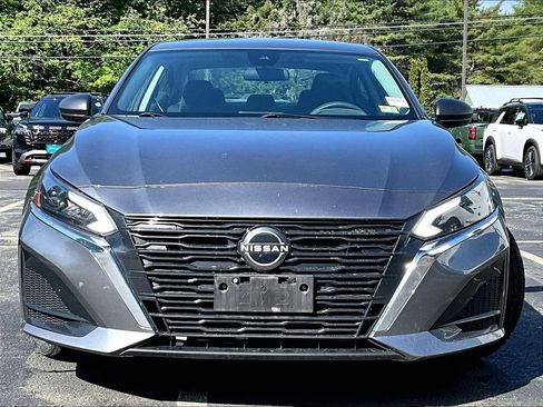 Used 2024 Nissan Altima 2.5 SV AWD/4WD image 2