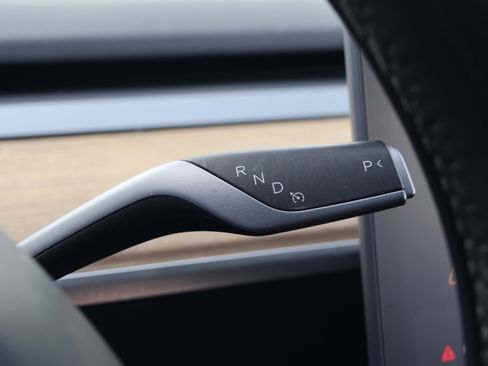 Used 2021 Tesla Model Y Long Range image 23