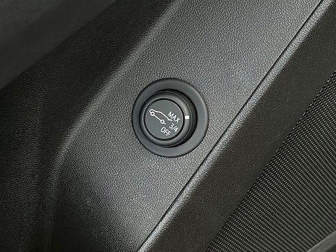 Used 2024 Chevrolet Equinox LT AWD/4WD image 25