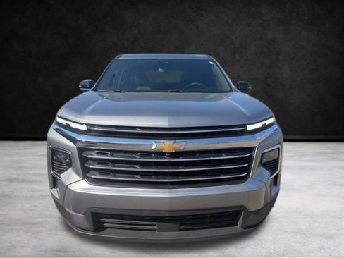 Used 2025 Chevrolet Traverse LT w/ Driver Confidence Package image 11