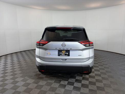 Used 2025 Nissan Rogue SV image 9