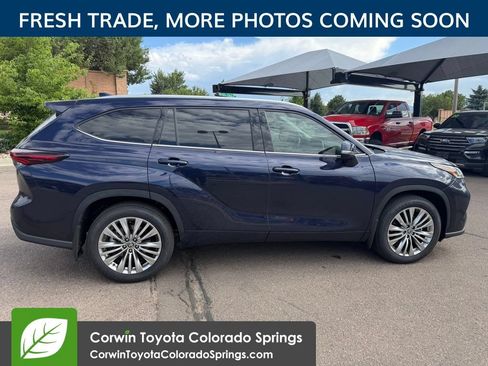 Used 2026 Toyota Highlander Platinum AWD/4WD image 8