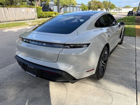 Used 2021 Porsche Taycan 4S image 9