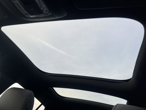 Used 2025 Mercedes-Benz GLB 250 image 28