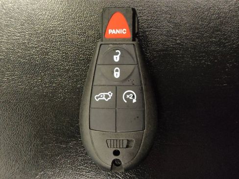 Used 2019 Jeep Cherokee Latitude w/ Cold Weather Group FWD image 32