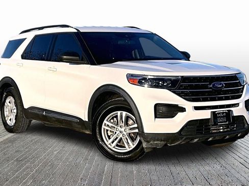 Used 2020 Ford Explorer XLT image 11