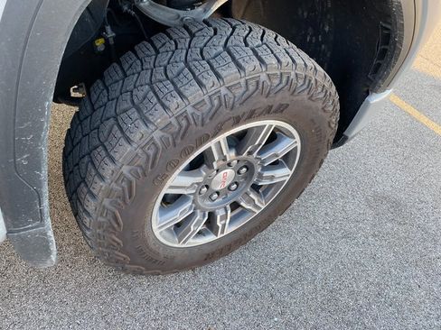 Used 2024 GMC Sierra 1500 AT4 w/ Technology Package image 17