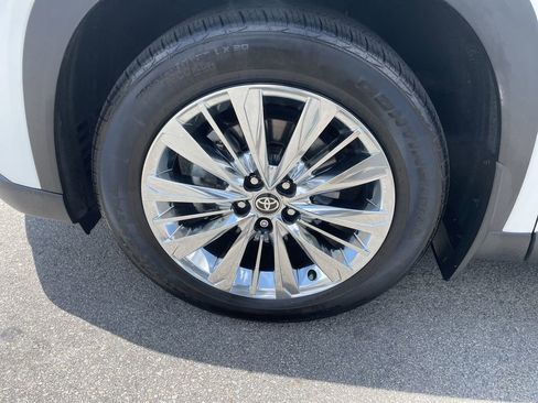 Used 2024 Toyota Grand Highlander AWD image 9