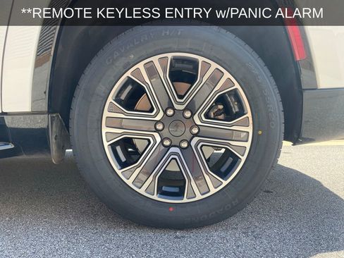 Used 2023 Jeep Wagoneer L Series II image 9