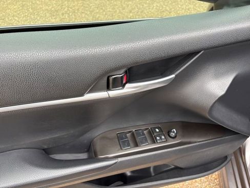 Used 2023 Toyota Camry SE image 11