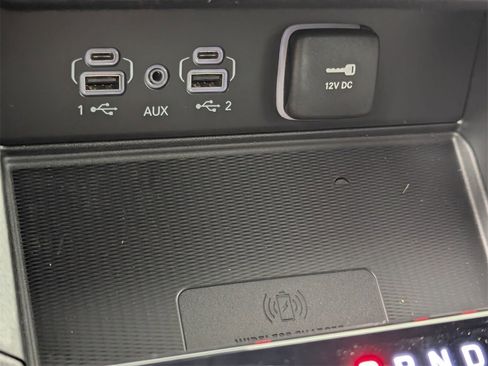 New 2025 Jeep Grand Cherokee Altitude image 24