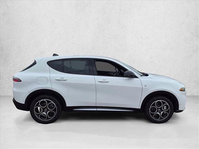 Used 2024 Alfa Romeo Tonale Ti AWD/4WD image 4