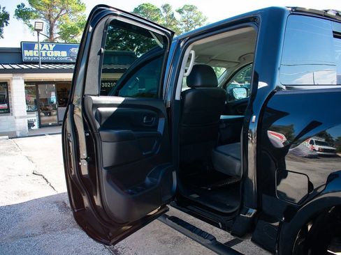 Used 2017 Nissan Titan S image 24