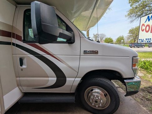 Used 2017 Ford E-450 and Econoline 450 Super Duty w/ Motorhome Prep Package RWD image 22