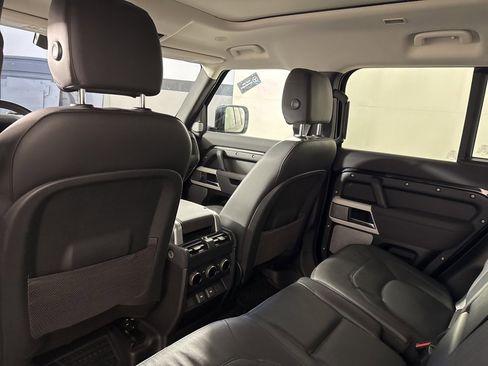 Used 2023 Land Rover Defender 130 S image 16
