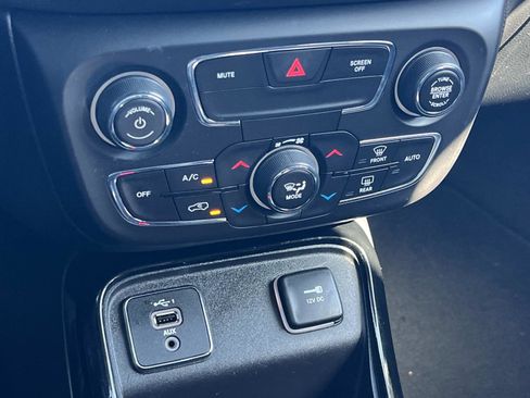 Used 2019 Jeep Compass Altitude image 17