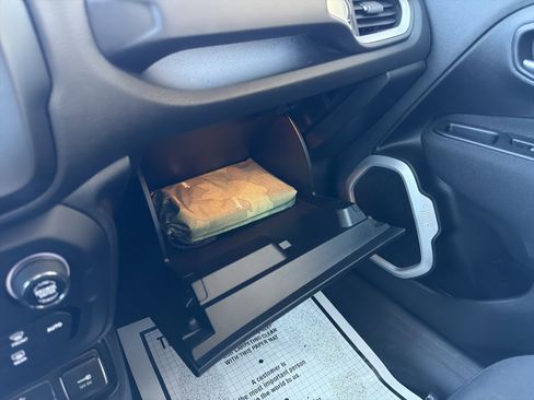 Used 2020 Jeep Renegade Latitude image 21