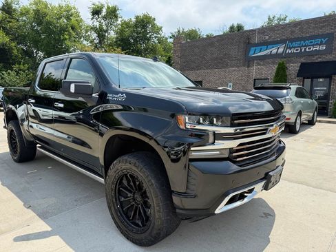 Used 2019 Chevrolet Silverado 1500 High Country w/ Technology Package AWD/4WD image 3