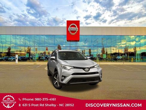 Used 2018 Toyota RAV4 XLE image 1
