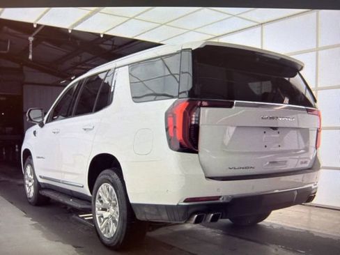 Used 2025 GMC Yukon Denali AWD/4WD image 3