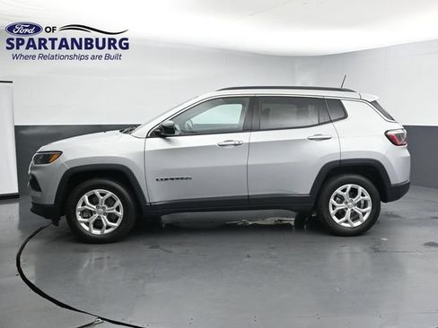 Used 2024 Jeep Compass Latitude AWD/4WD image 5