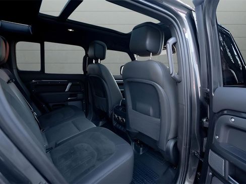 Used 2023 Land Rover Defender 110 V8 image 33