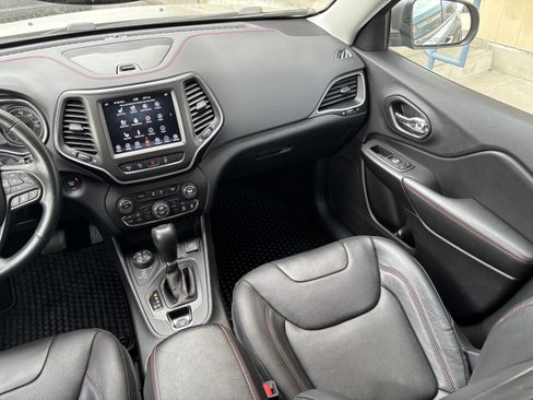 Used 2021 Jeep Cherokee Trailhawk w/ Technology Group AWD/4WD image 23