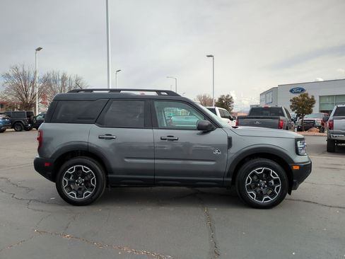 Used 2025 Ford Bronco Sport Outer Banks image 2