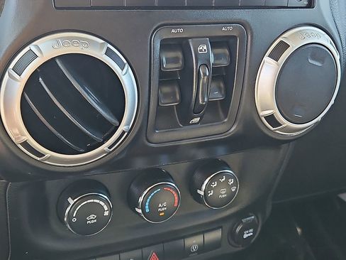 Used 2013 Jeep Wrangler Unlimited Sahara w/ Dual Top Group AWD/4WD image 18