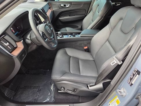 Certified 2024 Volvo XC60 B5 Plus AWD/4WD image 9