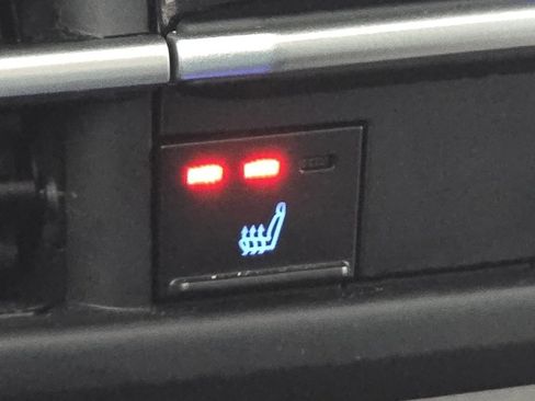 Used 2022 Toyota Sienna XLE image 9