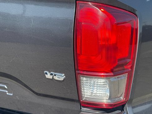 Used 2017 Toyota Tacoma TRD Off-Road w/ Premium & Technology Package AWD/4WD image 49